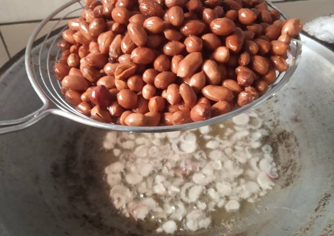 Bagaimana Membuat Kacang Goreng Simpel, Menggugah Selera