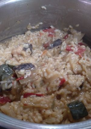 Una foto de Risotto con verduras y pollo