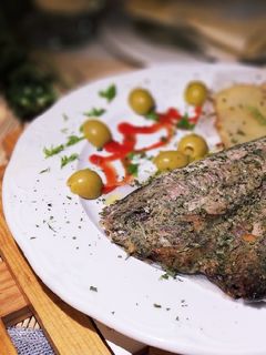 Una foto de Caballa en Papillote con Pesto