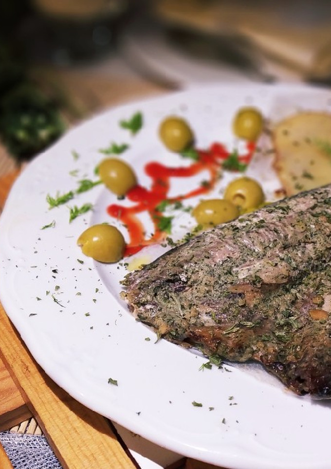 Una foto de Caballa en Papillote con Pesto