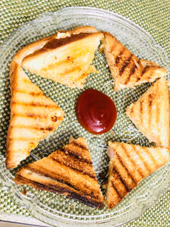 पनीर प्याज़ सैंडविच (paneer pyaz sandwich recipe in Hindi) रेसिपी मुख्य फोटो