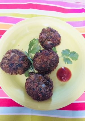 A picture of Crispy Rice mix veg vada.