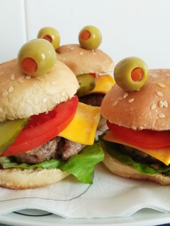 Una foto de Mini-Hamburguesas monstruosas