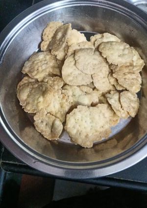 खस्ता मठरी रेसिपी मुख्य फोटो