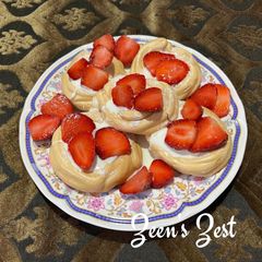 A picture of Mini Pavlovas.