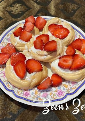 A picture of Mini Pavlovas.
