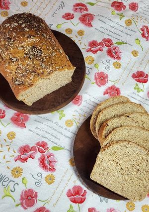 Una foto de 🍞🌾 Pan de molde integral multisemillas 🌾🍞 Harina integral + 0000 + salvado de trigo + semillas