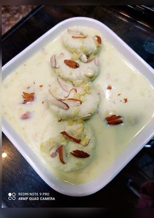 A picture of Golden Rasmalai.