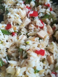 Una foto de Salteado de arroz con salsa teriyaki
