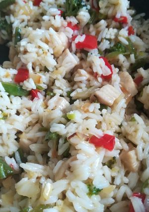 Una foto de Salteado de arroz con salsa teriyaki