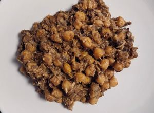 Foto principal de Salteado de garbanzos y morcilla