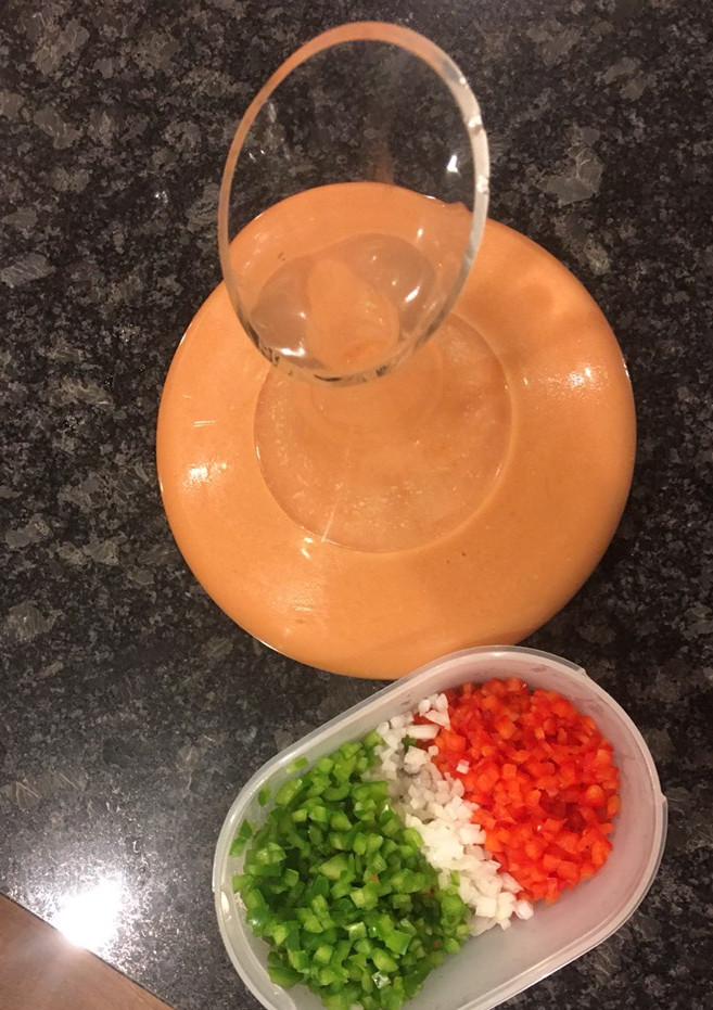 Una foto de 🍅🥒GAZPACHO FÁCIL 🍅🍅😋