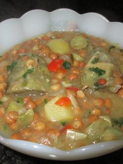 Una foto de Guiso de lentejas con alcachofa y patata