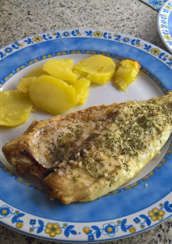 Una foto de Lubina al horno