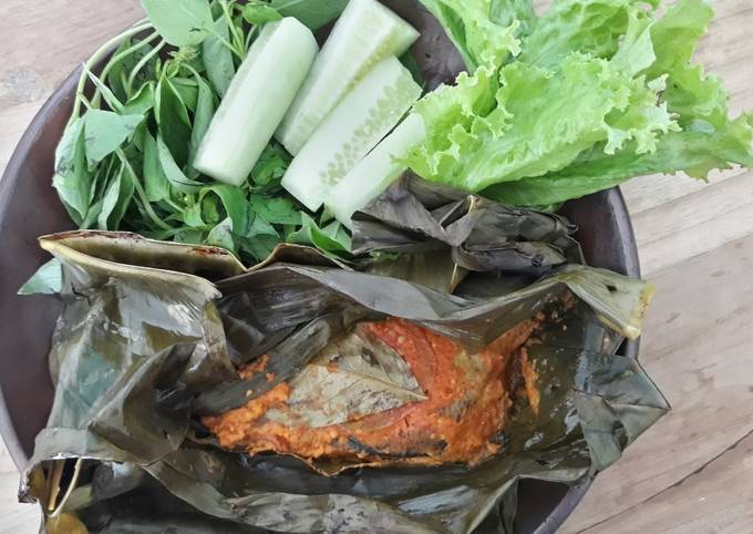 Resep Pepes Bandeng Bumbu Rujak Oleh Dead From The Waist Down - Cookpad