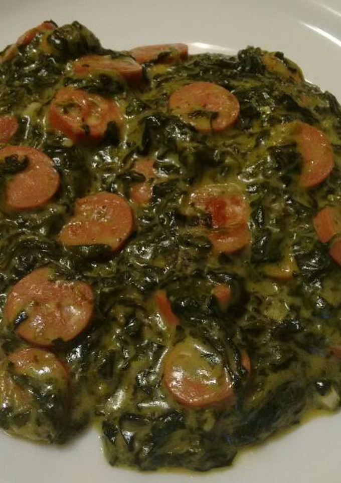 Una foto de Espinacas con salchichas a la crema