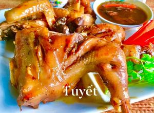 Hình của món Gà đất rô ti chấm bánh mì hoặc ăn với cơm là hết ý.