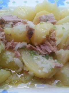 Una foto de Papas aliñás estilo sevillano