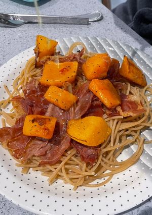 A picture of Parma ham and butternut pasta.