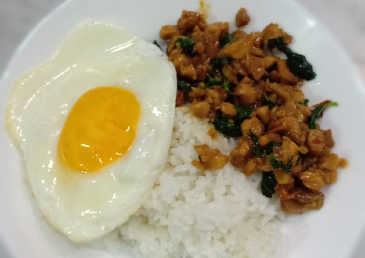 Bagaimana Menyiapkan Thai Chicken Basil, Bikin Ngiler