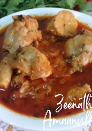 A picture of Handi Dahi Chicken.
