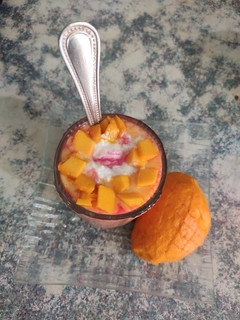 મેંગો- રોઝ લસ્સી (Mango- Rose lassi recipe in Gujarati) રેસીપી મુખ્ય ફોટો