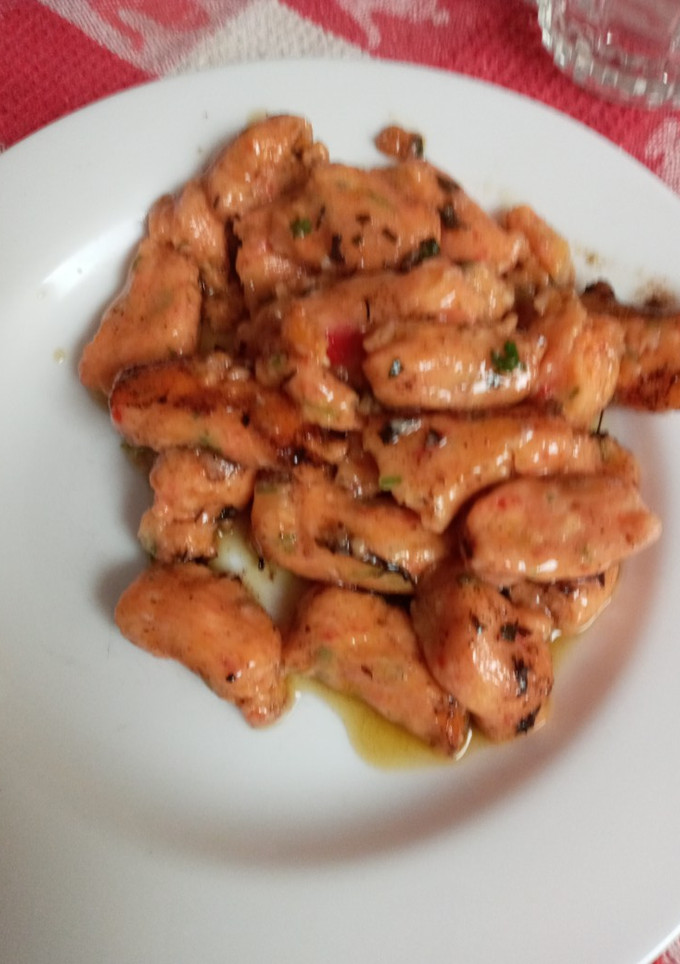 Una foto de Ñoquis de papas al pimentón en salsa de mantequilla