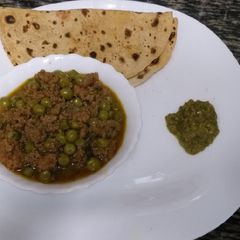 A picture of Mattar Kheema n Roti# Authors marathon#festive contest-Mombasa.