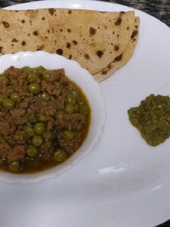 A picture of Mattar Kheema n Roti# Authors marathon#festive contest-Mombasa.