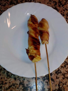 Una foto de Pincho de bacon pollo y patata mmm
