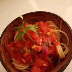 A picture of Spaghetti with tomatoe sauce.