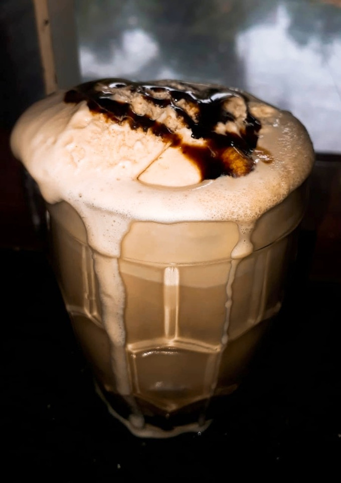 சாக்லேட் 🍫 மில்க்‌ஷேக் வித் ஐஸ்கிரீம் 🍦 (Chocolate Milk Shake Recipe in Tamil) செய்முறை முக்கிய புகைப்படம்