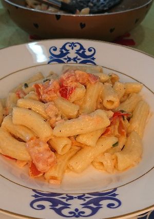 Foto de Macarrão com salmão, vodka e tomatinhos