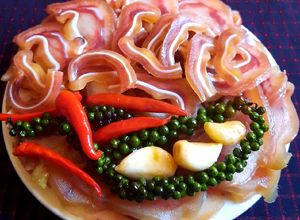 Hình của món Tai mũi heo ngâm nước mắm.