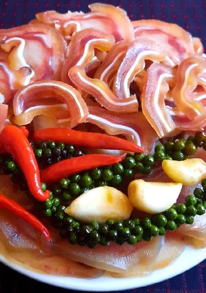 Hình của món Tai mũi heo ngâm nước mắm.