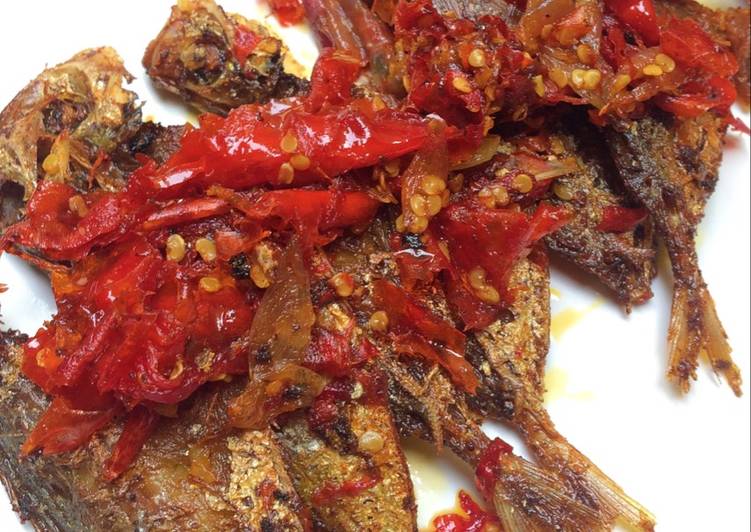 Cara Gampang Membuat Ikan Selar Balado, Enak Banget