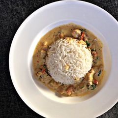A picture of Chicken and Fresh Prawn Creamy Sauce.