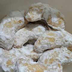 A picture of Kue putri salju mede.