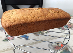 Una foto de Budín de manzana, canela y miel