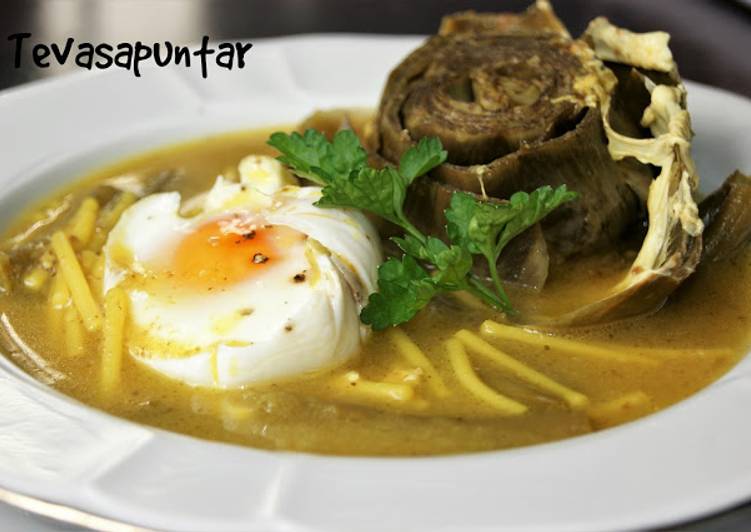 Fideos con alcachofas y judías verdes