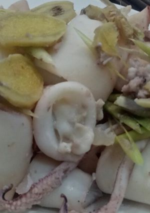 Hình của món Mực ống hấp gừng.