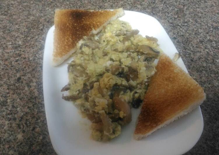 Huevos revueltos con setas