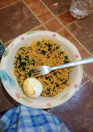 A picture of Indomie, egg and vegetable (ugu).