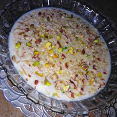 A picture of Sheer khurma.