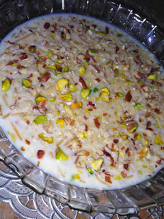 A picture of Sheer khurma.