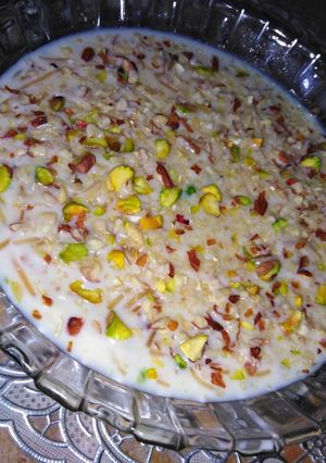 A picture of Sheer khurma.