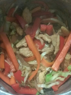 Una foto de Chop suey con pollo