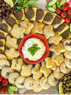 صورة لوصفة مناقيش (زعتر _ جبنة _ وزعتر اخضر)