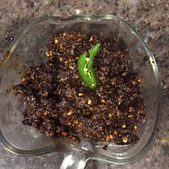 A picture of Garlic and dry red chilli ki chutney.
