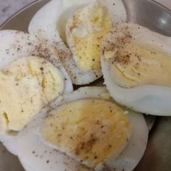 A picture of Boiled eggs.